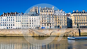 Paris, beautiful houses on the quay aux Fleurs
