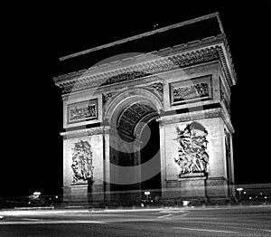 Paris: black and white photo of Arc de triomphe at