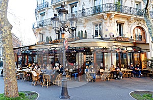 The traditional French restaurant Le Metro is located on Saint Germain Boulevard, in the 5th district of Paris.