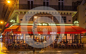 Les Tetes brulees Daredevils in French is traditional French cafe located in the heart of Paris.