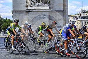 The Feminine Peloton in Paris - La Course by Le Tour de France 2016
