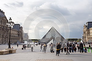 Paris, Musee du Louvre, piramid.