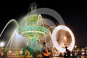 Paris. Place de la Concorde: Fountain at nigh photo