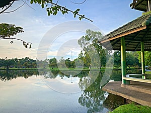 Park atmosphere, shady Good for traveling