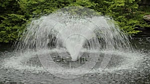 Park Fountain Elegance: Cascading Water Jet Serenity