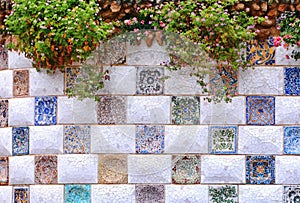 Mosaico parete nel parco 