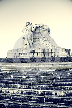 Park on a high mountain in China, Hart turned his head. high statue of a girl with a boyfriend. a national legend.