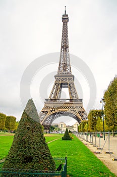 Park with the iron dominant of Paris.