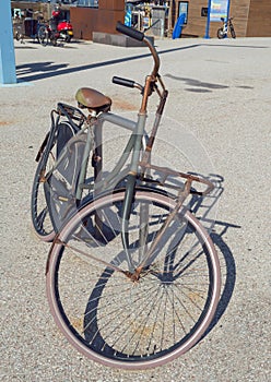 Image of rusty abandoned bicycle
