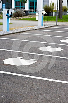 Parking symbol for electric cars, indicating charging stations