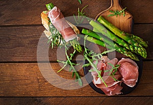 Parma ham, asparagus and arugula