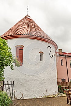 Parnu, Estonia, Europa. Medieval red tower