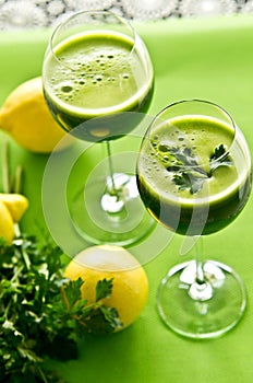 Parsley vegetable drink