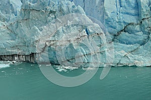 Perito Moreno Glaciar Ice falling photo