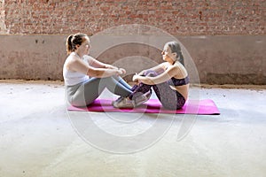 Partner Workout Connection: Assisted Sit-Up Exercise
