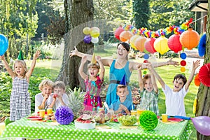 Party entertainer with children