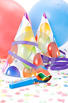 Party hats, horns or whistles, confettis