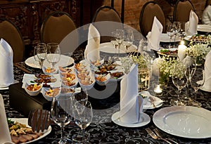 Party table setting