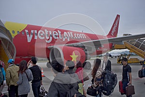 Passengers boarding an aircraft Vietjet air A 320