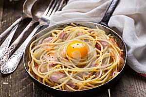 Pasta with bacon, egg and cheese