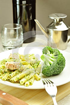 Pasta with broccoli and tunafish