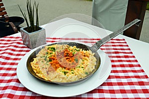 Pasta with cheese and fried onions