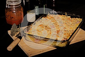 Pasta, cheese and ham gratin