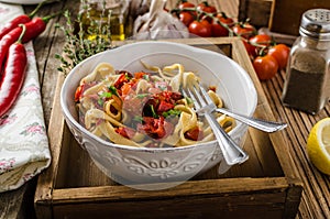 Pasta with cherry tomatoes pesto