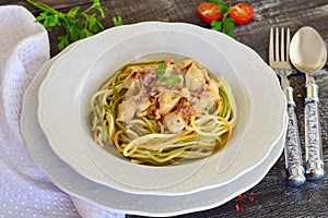 Pasta with chicken fillet, sun dried tomatoes and bacon