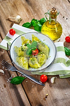 Pasta conchiglie con pesto genovese