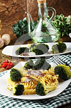 Pasta with fresh broccoli and anchovies