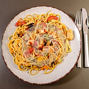 Pasta with fried meat, vegetables and chilli sauce