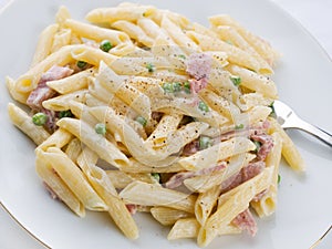 Pasta with Ham and cream