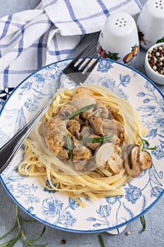 Pasta (linguini) with chicken and mushrooms