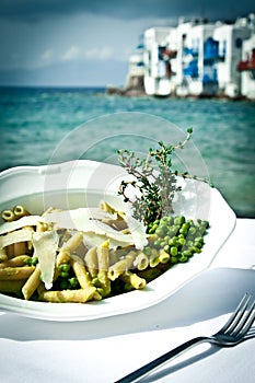 Pasta with peas and thyme