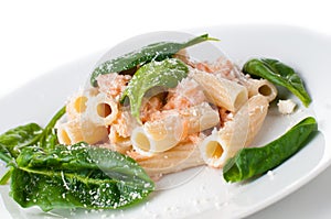 Pasta with salmon and spinach