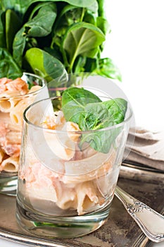 Pasta with salmon and spinach