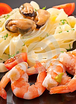 Pasta with shrimps, mussels