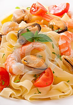 Pasta with shrimps, mussels