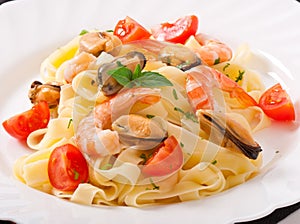 Pasta with shrimps, mussels