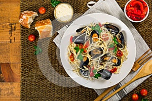 Pasta Spaghetti with Mussels and Tomatoes
