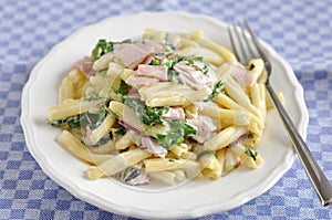 Pasta with spinach and bacon
