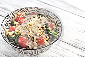 Pasta with spinach and cherry tomatoes