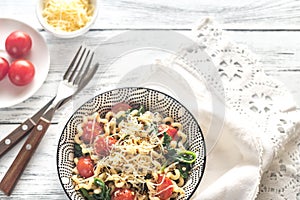 Pasta with spinach and cherry tomatoes