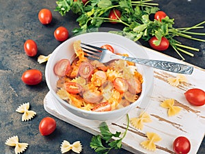 Pasta with tomato sauce, zucchini, parsley and sausages