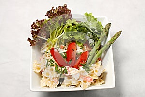 Pastes salad from top