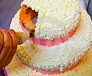 Pastry chef to work for wedding cake