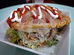 Patacon venezolano fried plantains filled with beef