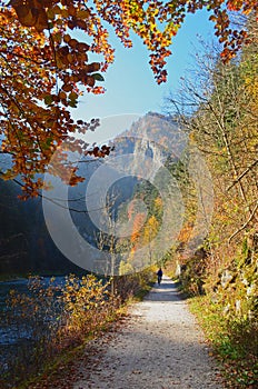 Cesta podél řeky Dunajec v národním parku Pieniny, Slovensko