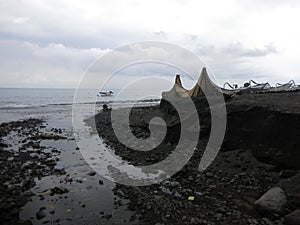 A path made of bamboo, destroyed by waves during a storm